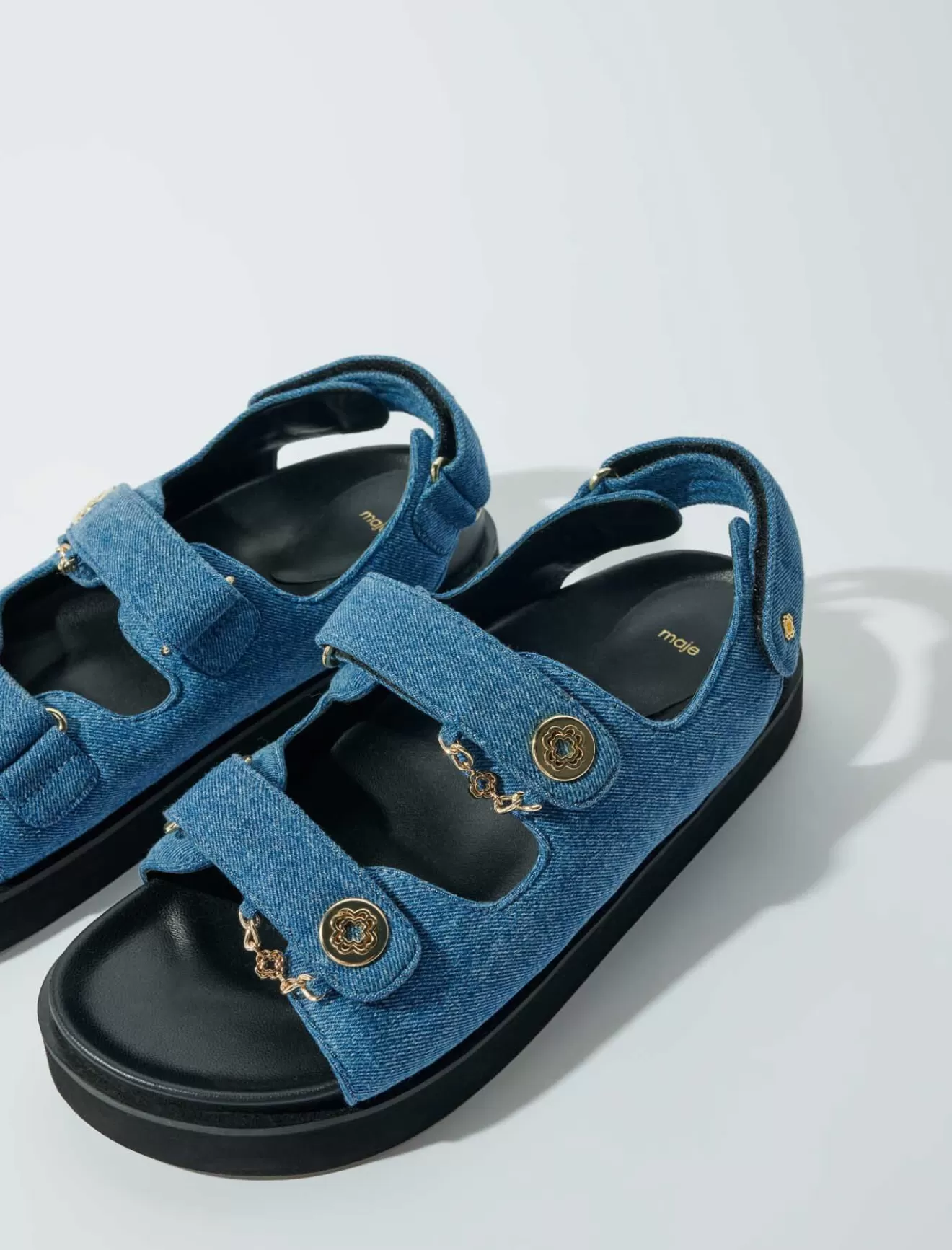 Sandales plates en denim-Maje Hot